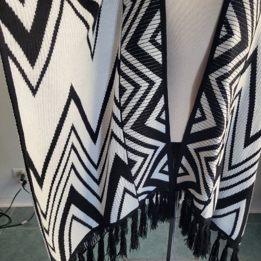 Chico’s Flowy Fringe Poncho Wrap Sweater – White & Black, One Size - Picture 14 of 16